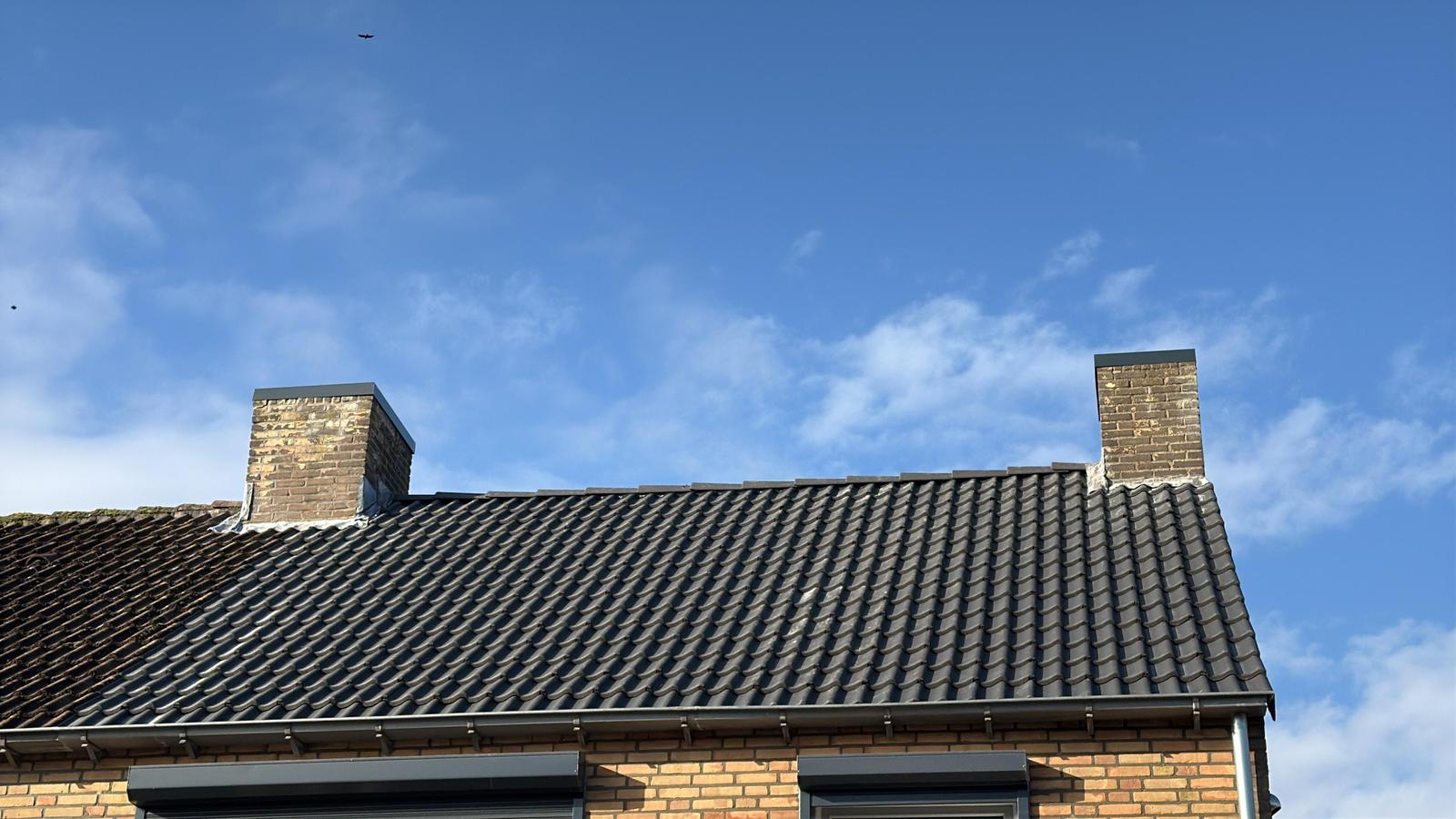 Pannen dak met schoorstenen